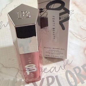 Fenty Gloss Bomb Oil  🩷 FU$$Y